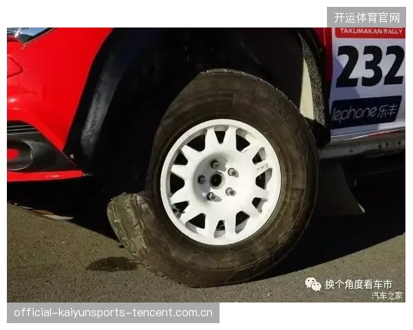 赛车维修区换胎速度惊人——技术与效率的完美融合